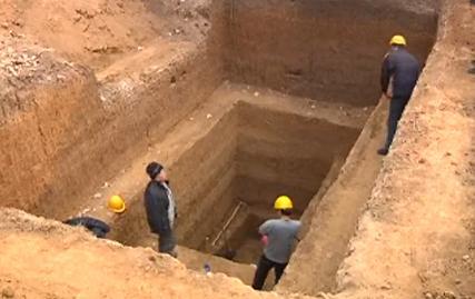 ����У԰���̴���Ĺ����ʬ�ǲк� Ĺ�����ǹ���