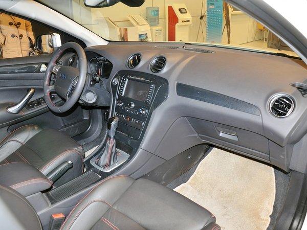 长安福特 2.0T DCT 中控台右侧
