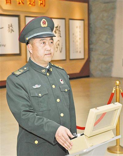 肖长明:退休仪式上第一次“发射”导弹