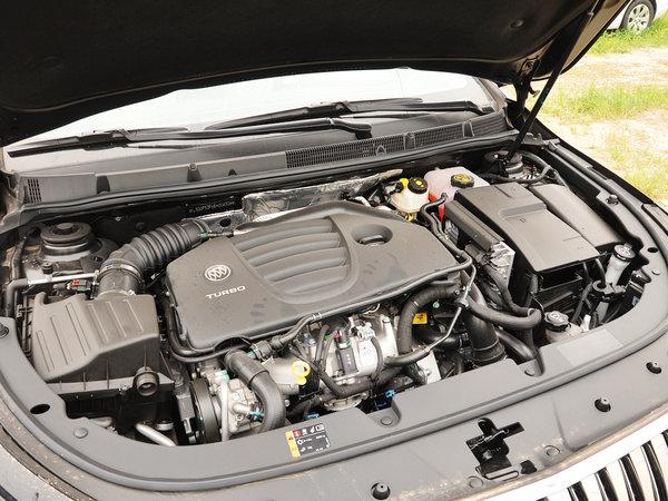 别克 2.0T SIDI 自动 发动机主体特写