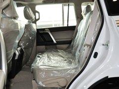 一汽丰田 普拉多 4.0L AT 第二排座椅正视图