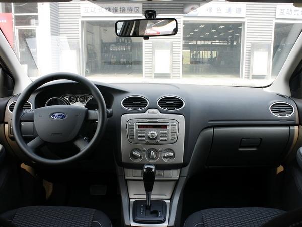 长安福特 三厢 1.8L 自动 中控台整体