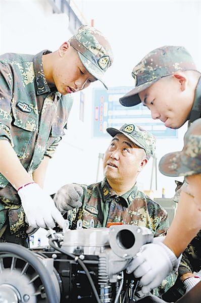 肖长明:退休仪式上第一次“发射”导弹