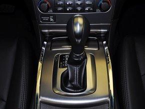 英菲尼迪 G25 2.5L 自动 挂档把手特写