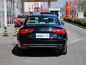 一汽奥迪 30 FSI 车辆正后方尾部视角