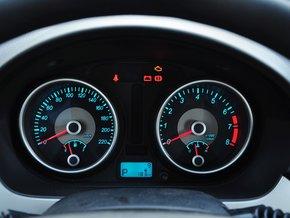 别克 1.5L 自动 方向盘后方仪表盘