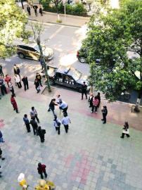 �����ṩ����ΰ���·�ʱ˫����ͻ��Ƭ��