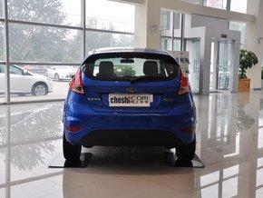 长安福特 两厢 1.5L DCT 车辆正后方尾部视角