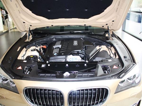 宝马(进口) 730Li 3.0L 发动机局部特写