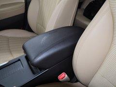 北京现代 2.0L 自动 前排座椅中央中间