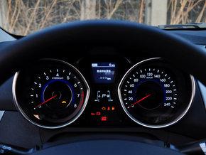 北京现代 1.6L 自动 方向盘后方仪表盘