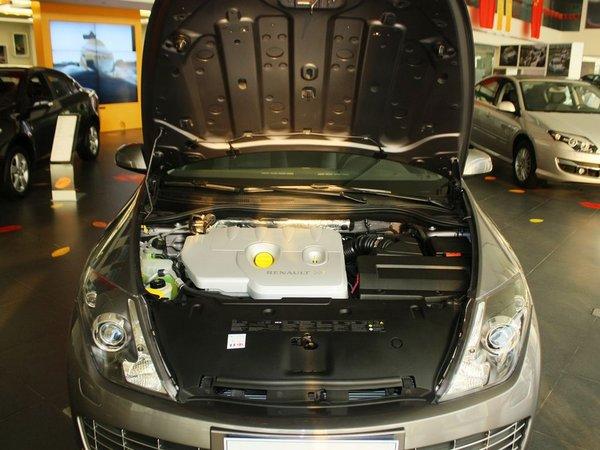 雷诺 2.0T 自动 发动机局部特写