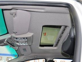 东风裕隆 2.2T 自动 车顶内部特写