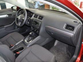 一汽-大众 1.6L 自动 中控台右侧