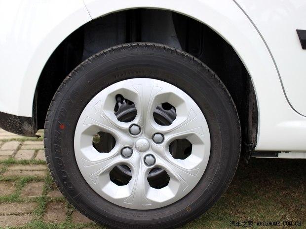 ����ȫ��ӥ����������è2014�� CROSS 1.3L �ֶ���ȡ��