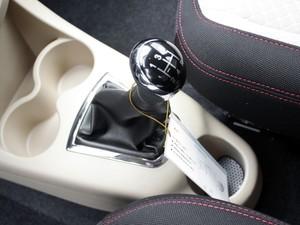 ����ȫ��ӥ����������è2014�� CROSS 1.3L �ֶ���ȡ��