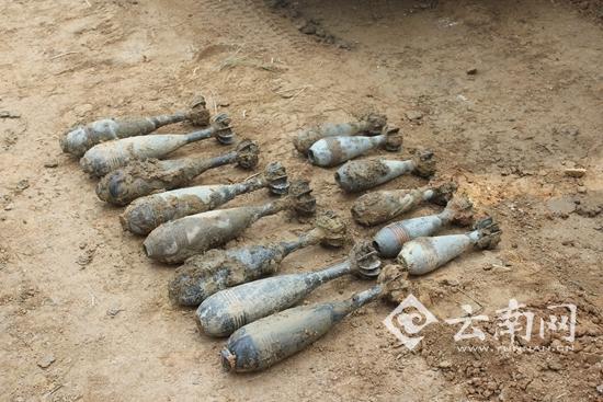 云南文山现16枚战时遗留炮弹部分炮弹存底火图