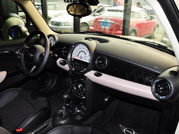 MINI 1.6L AT 中控台右侧