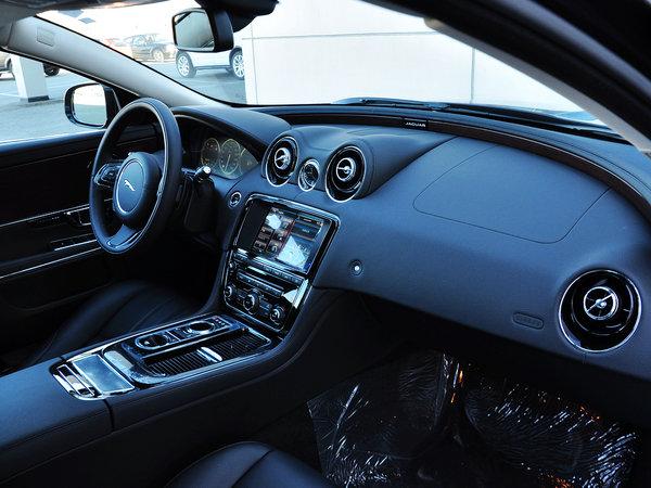 捷豹 XJL 2.0T 中控台右侧
