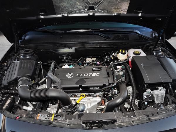 别克 1.6T 自动 发动机局部特写