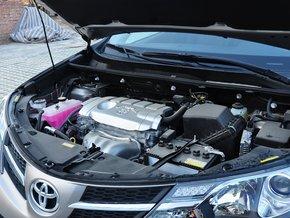 一汽丰田 2.5L 自动 发动机主体特写
