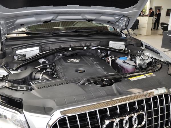 一汽奥迪 40 TFSI quattro 发动机主体特写