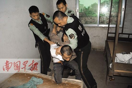 一名精神病人逃出医院 自称