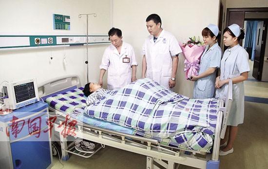 农妇身患膀胱阴道瘘靠垫尿布过日子 丈夫弃她而去