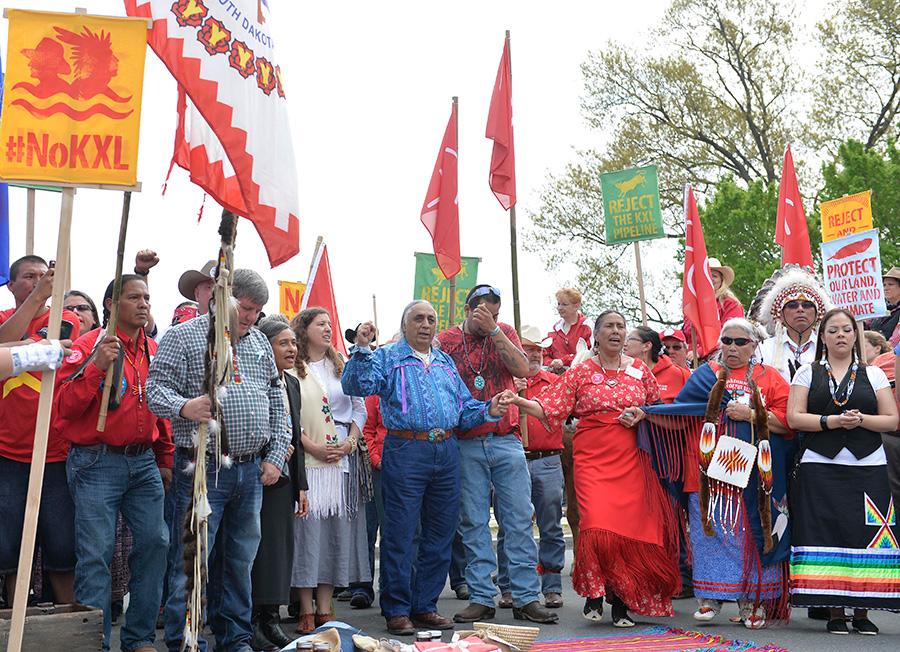 4��22���ǡ���������ա���һ�����С�ţ�к�ӡ�ڰ������ˡ���֯�ĳ�Ա������������ǰ�����顰����ʯ��XLʯ�͹ܵ���Ŀ���»������ ������ ��