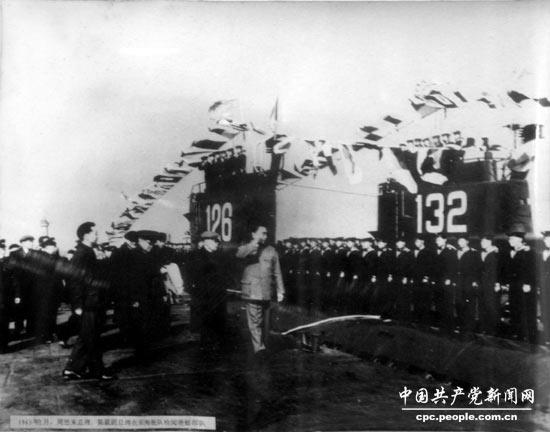 1965��3�£��ܶ������������㸱�����ڶ������Ӽ���Ǳͧ���ӡ�