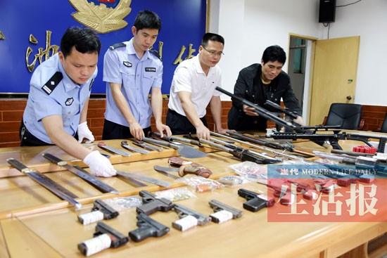 �ӳ�200���񾯺�ǹʵ��ֱ�˺ڶ��Ż� 50���˱���