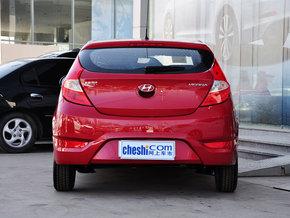 北京现代 1.4L 自动 车辆正后方尾部视角