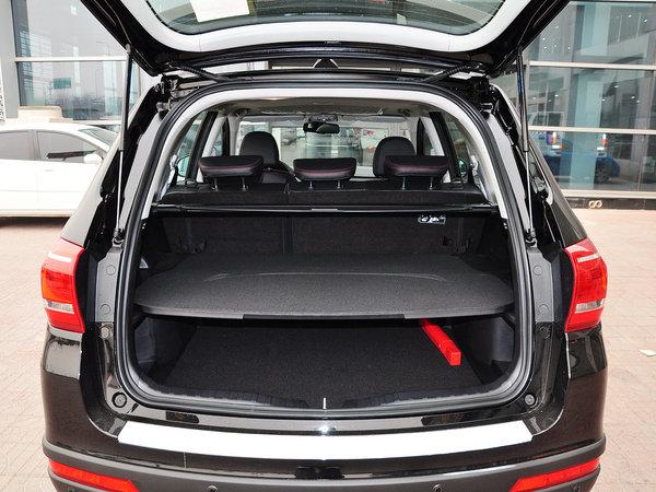 哈弗汽车 运动版 1.5T 手动 后备箱局部特写