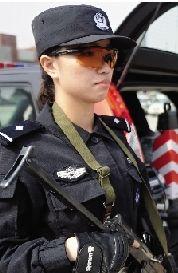 酷劲十足的女特警