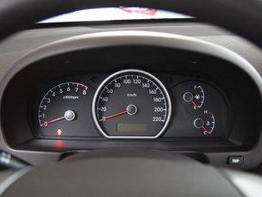 北京现代 1.6L 手动 方向盘后方仪表盘