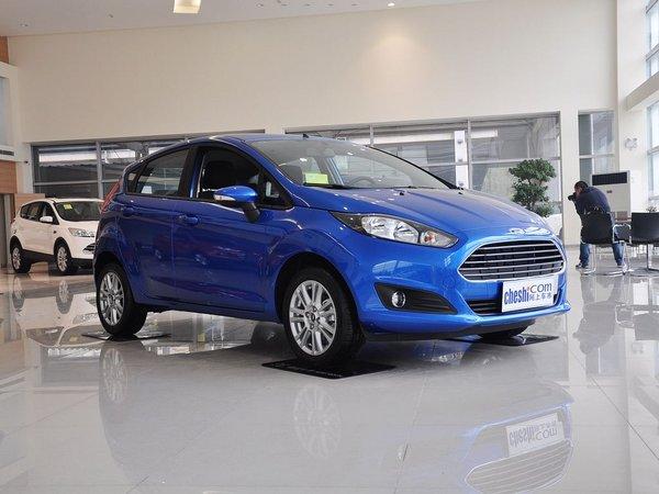 长安福特 两厢 1.5L DCT 车辆右侧45度角