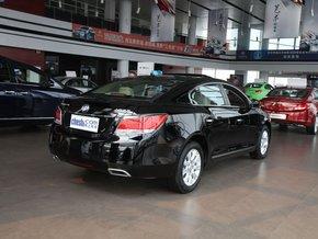 别克 2.4L 车辆右侧尾部视角