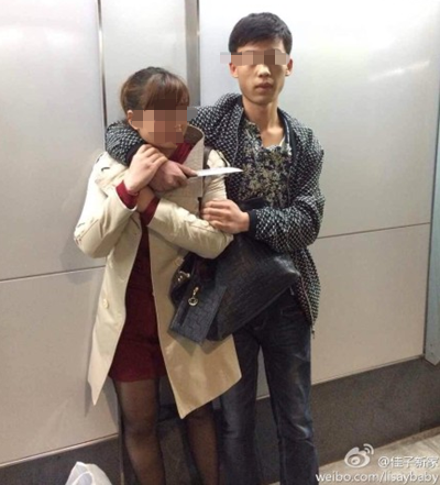 男子地铁站口挟持女子 称两天没吃饭想坐牢(图)