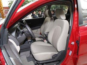 北京现代 1.6L 手动 驾驶席座椅前45度视图