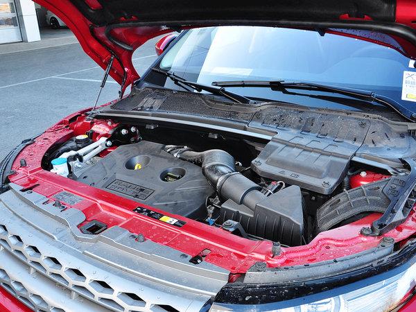 路虎 2.0T 发动机主体特写