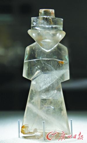 汉代水晶立俑展出商代玉柄形器同时现身(图) -中新网