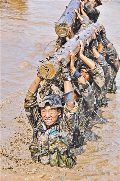 过大小战斗百余次,被授予"雪枫模范连""团结战斗模范连"等荣誉称号