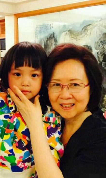 琼瑶和赵薇女儿。