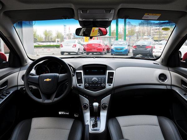 ѩ���� 1.6L AT �п�̨����