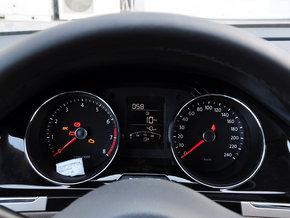 一汽-大众 1.6L 手动 方向盘后方仪表盘