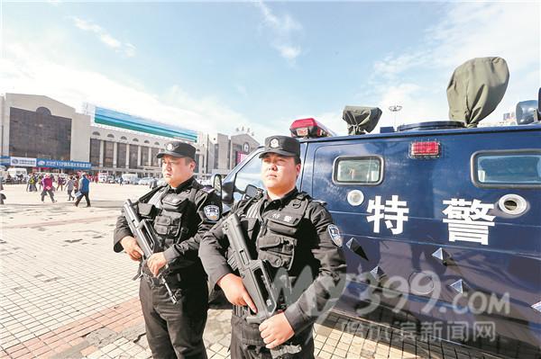 哈尔滨特警配狙击步枪驻守火车站防止突发事件