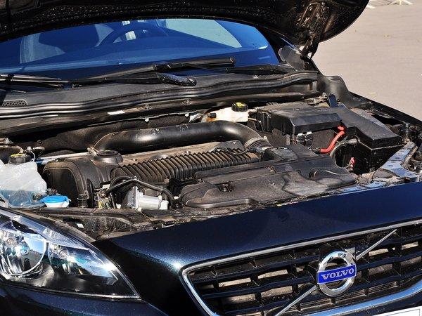 沃尔沃(进口) 2.0T 自动 发动机主体特写