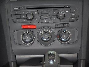 ����ѩ���� 1.6L �ֶ� �п�̨�·���д