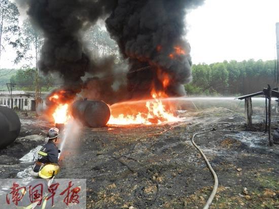 ������һ��ɽ��������������ը ������������(ͼ)