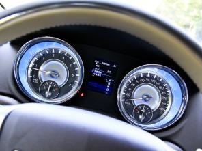 ��������Ϯ �����Լݿ���˹��300C 3.0L